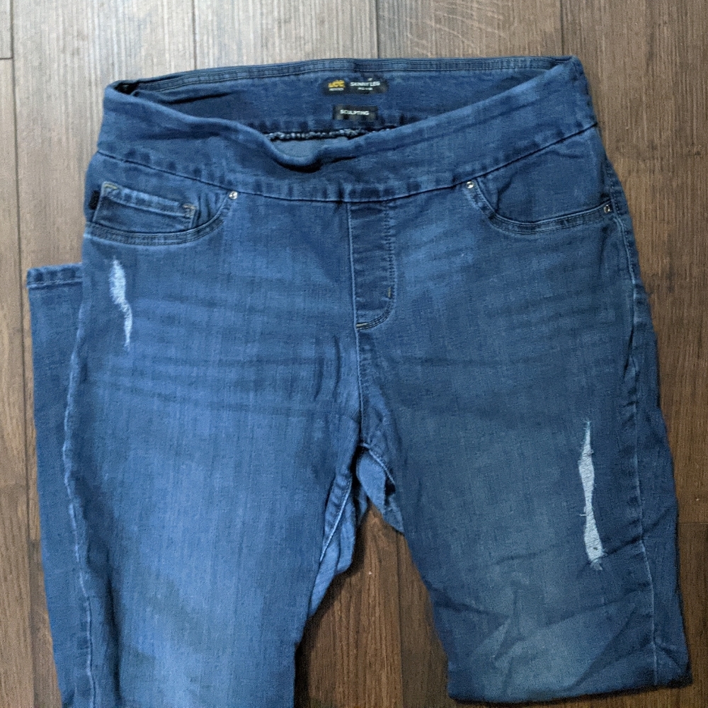 Lee Petites Distress Pull-On Sculpting Skinny Jean - Picture 4 of 7